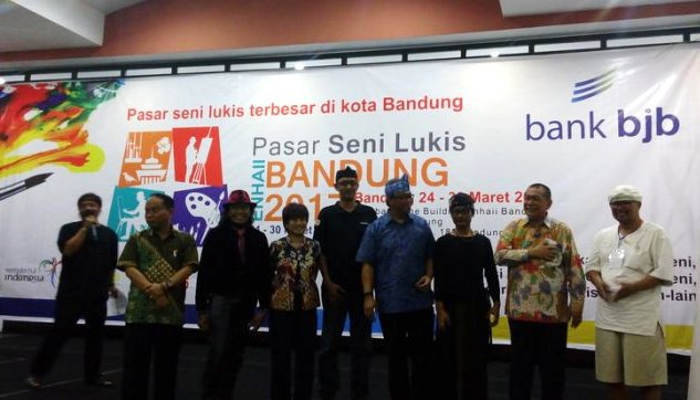 200 Pelukis Unjuk Kemampuan 200 Pelukis Unjuk Kemampuan