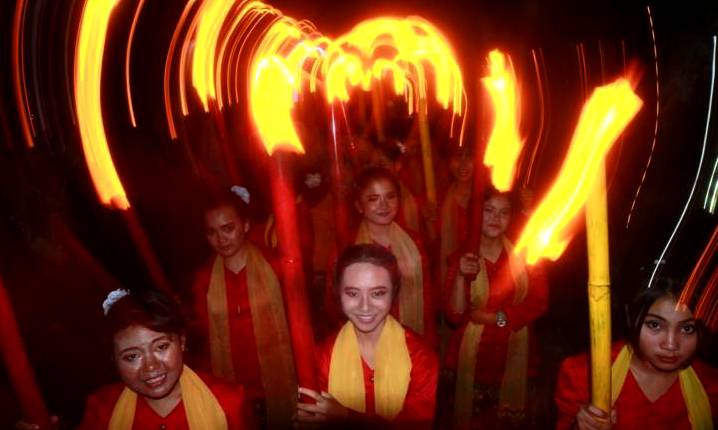 Korbankan Semangat Bandung Lautan Api Pawai Obor Peringatan BLA