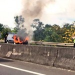 Xtrail Terbakar di Tol Cipularang