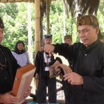 Ajay Dihadiahi Kujang Pusaka Kabuyutan