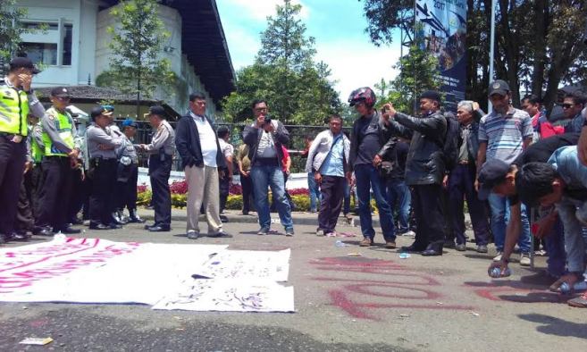 Taksi Online Jangan Beroperasi Taksi Online Jangan Beroperasi