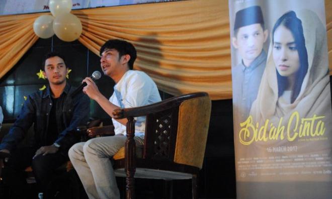 Rumitnya Percintaan Dua Sejoli Beda Aliran Rumitnya Percintaan Dua Sejoli Beda Aliran