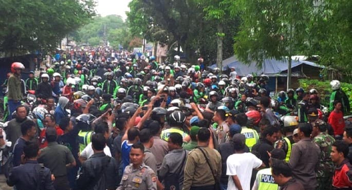 Sopir Angkot-Ojek Online Kembali Bentrok
