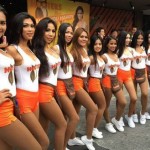 Resto Hooters Jakarta, Pelayannya Hot, Bikin Deg-degan
