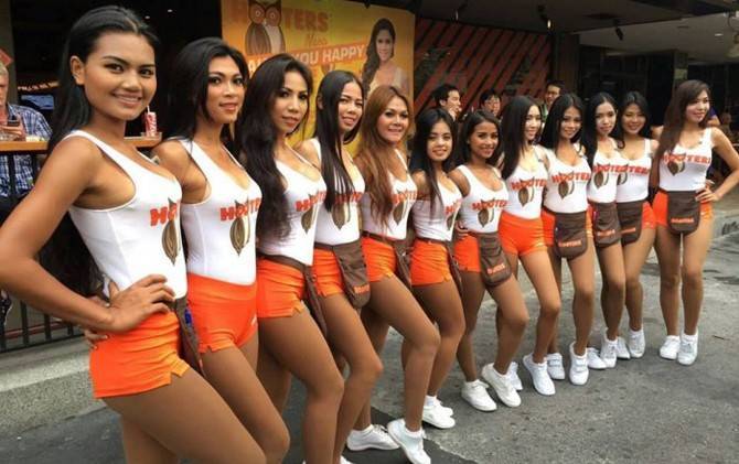 Resto Hooters Jakarta, Pelayannya Hot, Bikin Deg-degan