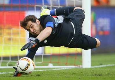 Casillas Lewati Maldini, Kasper De Javu Casillas Lewati Maldini, Kasper De Javu