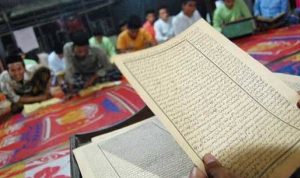 Adab Guru merupakan elas kasih kepada murid dan memperlakukannya sebagai anak diluar haknya yang harus diterima, tidak meminta upah mengajar