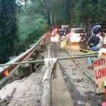 Kirmir Jalan Desa Cibodas Longsor