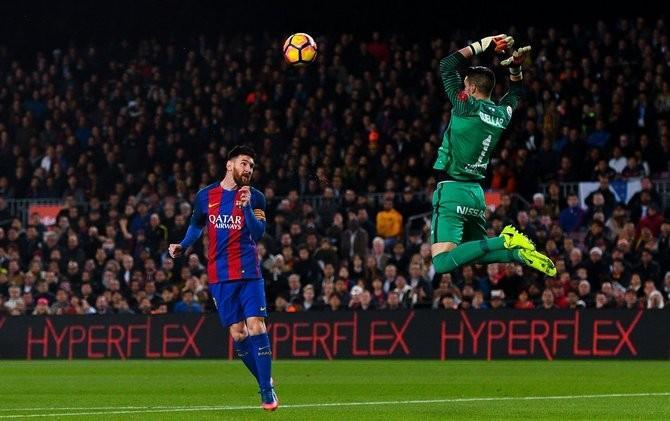 Bantai Gijon, Barcelona Naik ke Puncak Klasemen