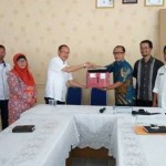 BPR Kerta Raharja Hibahkan Proyektor