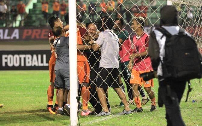 Tiga Gol Sundulan Warnai Kemenangan PBFC atas Persib