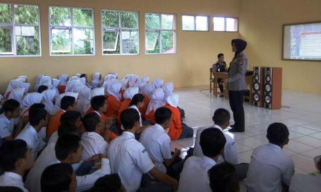 Polsek Sambangi Kelas, Antisipasi Kenakalan Remaja