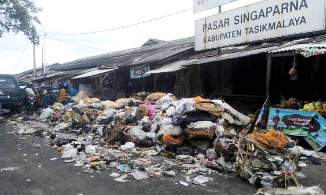 Sampah Pasar Singaparna Makin Menggunung