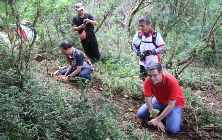 Sekar Telkom Tanam 3.200 Pohon