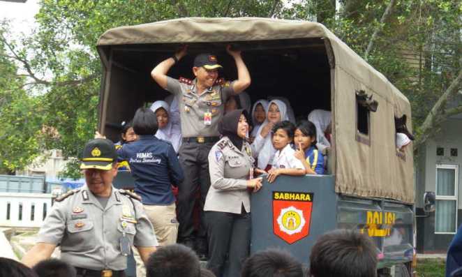 Polres Bandung Bantu Trauma Healing Polres Bandung Bantu Trauma Healing