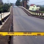 Akses Jembatan Cipamingkis Amblas