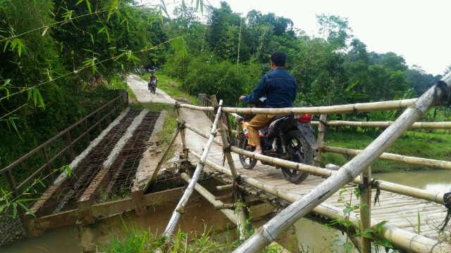 Jembatan Pabuaran Rawan Ambruk
