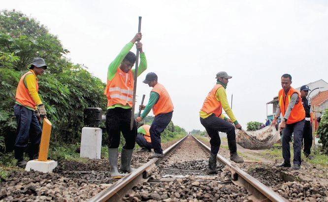 Tiket Reguler KA Hampir Habis