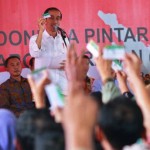 Bagikan Kartu KIS-PBI di Bandung