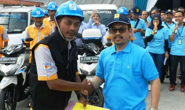 PLN Sambung 6.000 Pelanggan PLN Sambung 6.000 Pelanggan