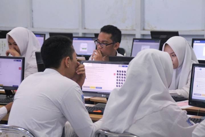 Awas Bocor, Unas Tidak Serempak