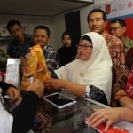 Warga Panyileukan Terima Bantuan BPNT