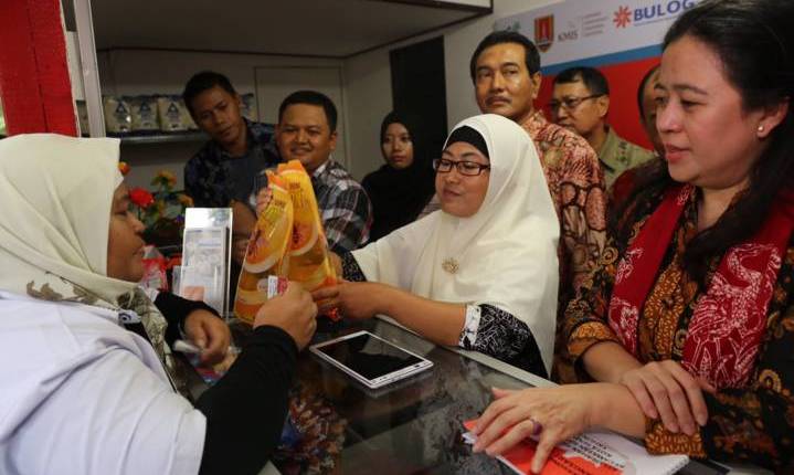 Warga Panyileukan Terima Bantuan BPNT Warga Panyileukan Terima Bantuan BPNT