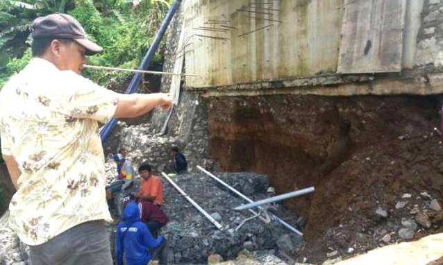 flyover-padasuka-longsor