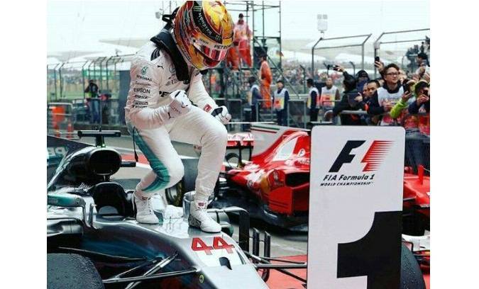 Hamilton Raih Podium Pertamanya di Musim ini ham-chinese-win -