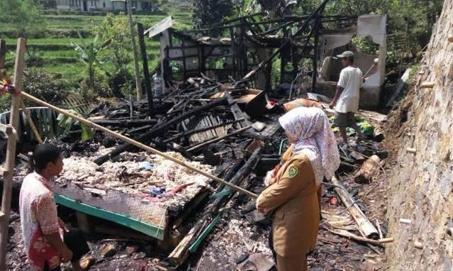 kebakaran tewaskan 3 anak -