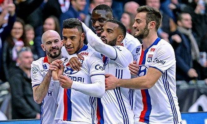 Ajax Tekuk Schalke, Lyon Comeback Gemilang Kontra Besiktas