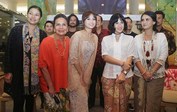Berjalan Jongkok untuk Film Kartini