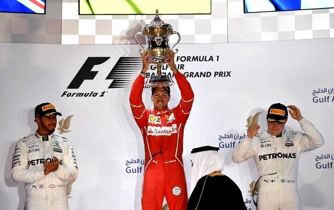 Vettel Kembali Ungguli Duo Mercedes di GP Bahrain