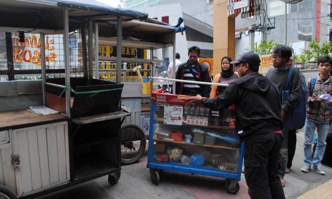 Jalan Soekarno Dijadikan Penampungan PKL