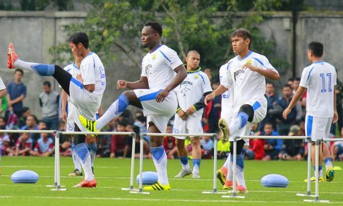 Persib Tak Anggap Énténg Persegres
