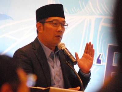 Emil Siap Disandingkan dengan Pengusaha Emil Siap Disandingkan dengan Pengusaha