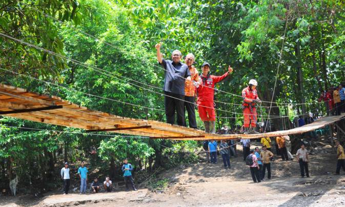 Jembatan Gantung Dilanjutkan