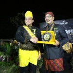 Emil Terima Penghargaan Tokoh Budaya Nusantara