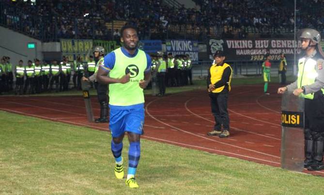 Hadapi Persegres, Essien-Cole Berpeluang Tampil essien-persib