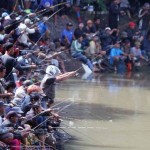 1 Ton Ikan di Tebar Untuk Mancing Mania