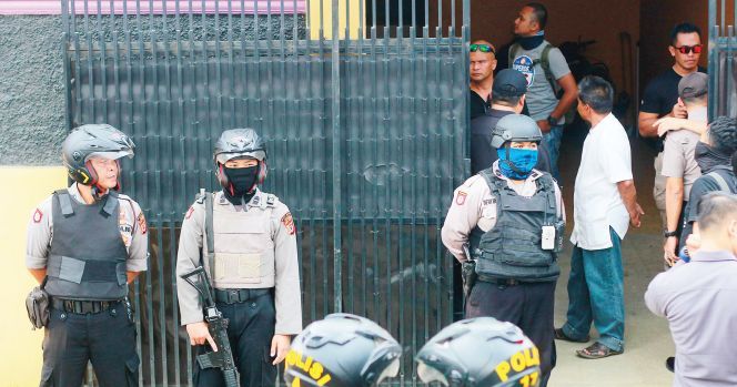 Polda Jabar Geledah Empat Lokasi Polda Jabar Geledah Empat Lokasi