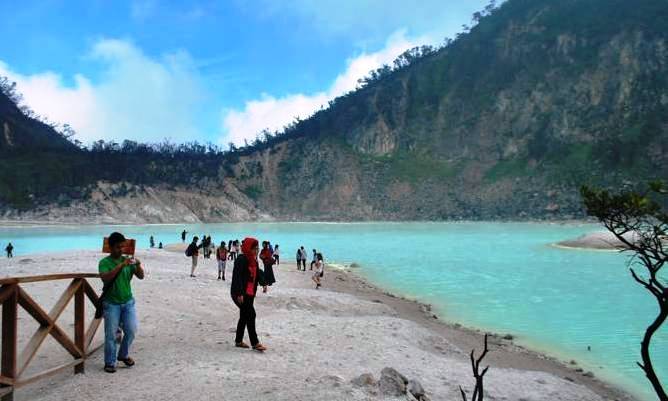 Prediksi Sektor Pariwisata Melonjak 20 Persen Kawah-Putih