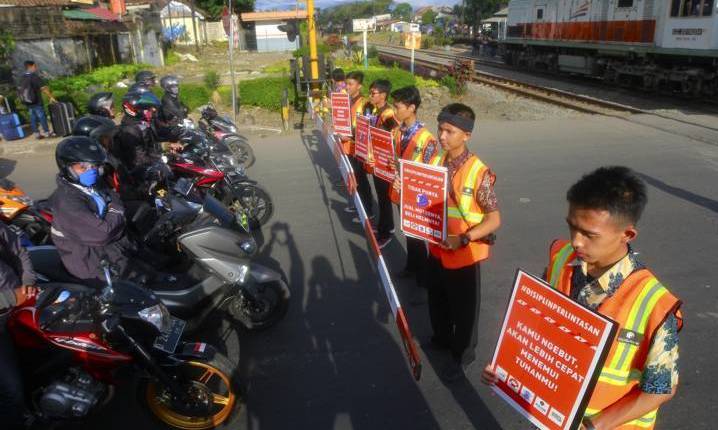 Didominasi Motor, Penyerobotan Jalur KA Masih Tinggi Sosialisasi Keselamatan Perlintasan KA