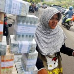 Tukar-Uang_Ahmad-Khusaini-Jawa-Pos_Jawa-Pos -