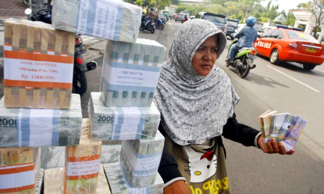 Tukar-Uang_Ahmad-Khusaini-Jawa-Pos_Jawa-Pos -