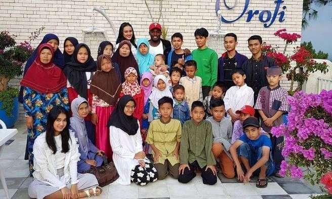 Essien Gelar Buka Bersama Anak Panti Essien Gelar Buka Bersama Anak Panti