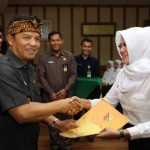 Telah Dapat SK, Bidan Desa Layak Jadi PNS