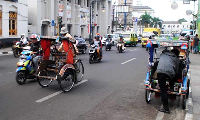 Senin, Becak Dilarang Melintas Zona Merah