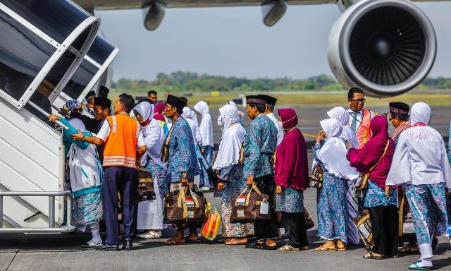 Aspal Bandara Ganggu Penerbangan