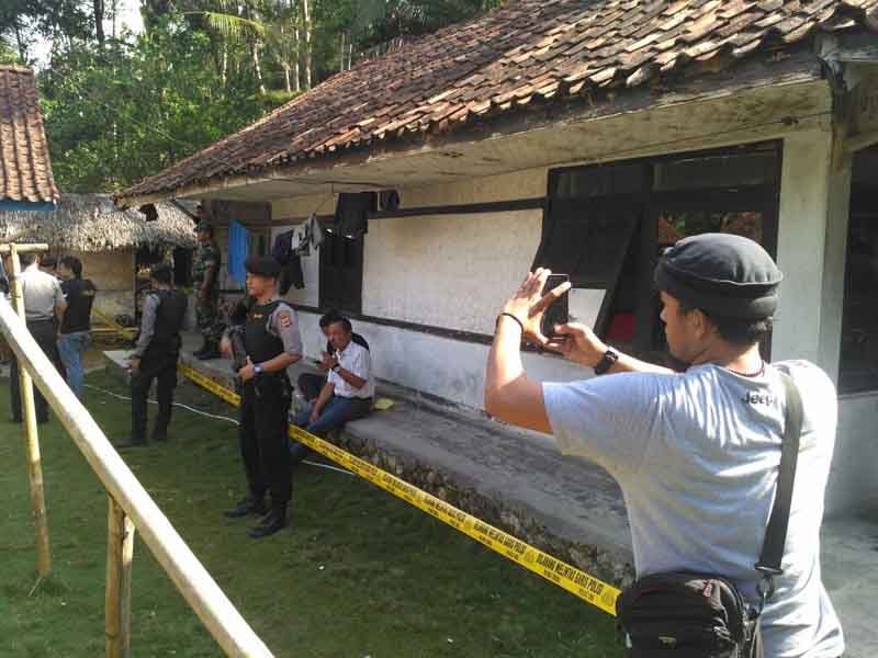 Densus 88 Kembali Amankan Terduga Teror Bom Panci Densus 88 Kembali Amankan Terduga Teror Bom Panci